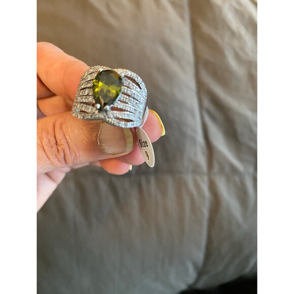 NWT Silver Cubic Zirconia and Peridot Ring Size 9 - Picture 10 of 11